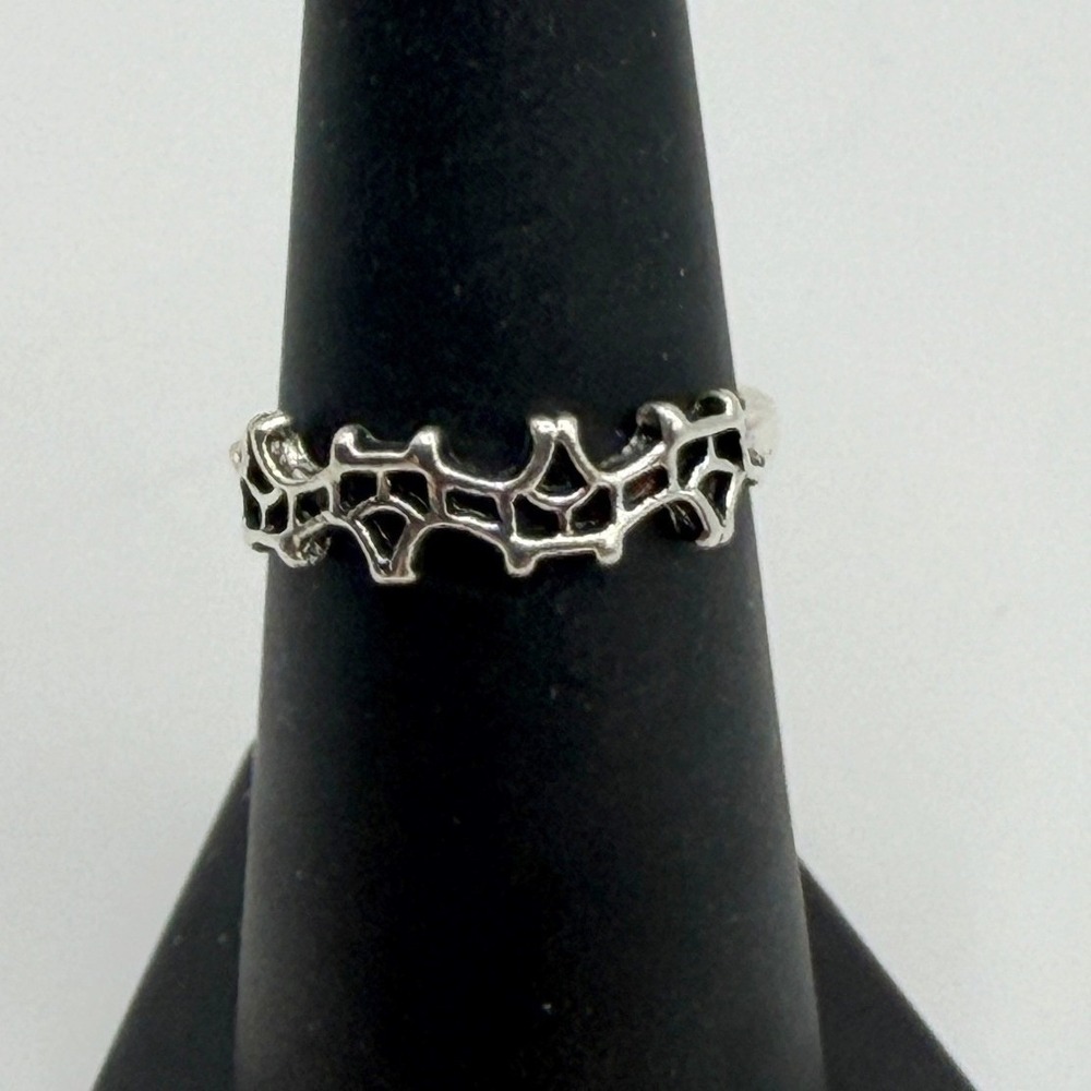 Silver Tone Double Ring Set Ghost Face Motif Spooky Halloween Size 6 - Picture 2 of 5